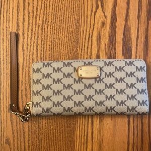Michael Kors Continental Wristlet Wallet